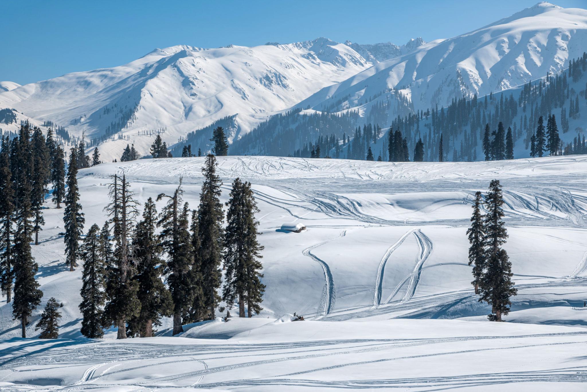 The Twin-Valley Winter Circuit: Crafting an Integrated Luxury Snow Journey Across Gulmarg & Pahalgam